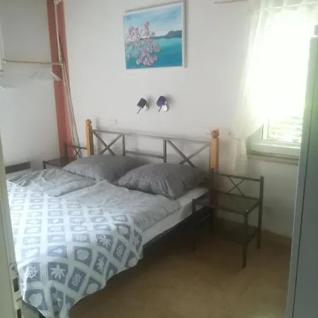 Edward Apartment *