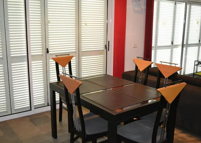 Edward Apartment *