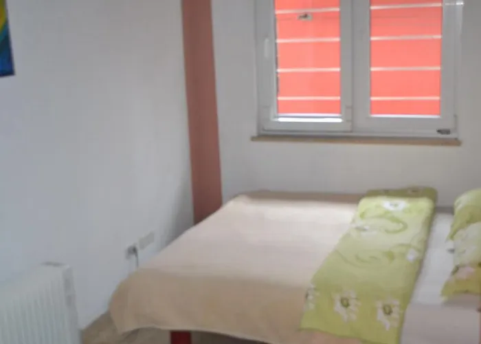 Edward Apartment *