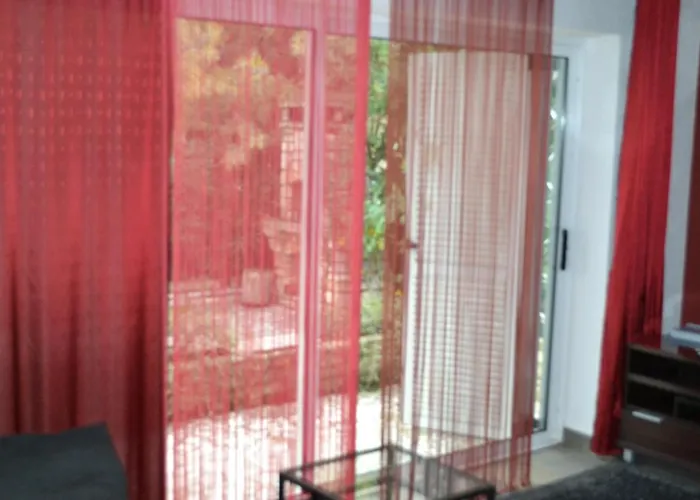 Edward Apartment *