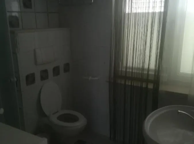 Edward Apartment *