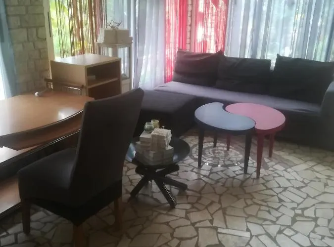 Edward Apartment