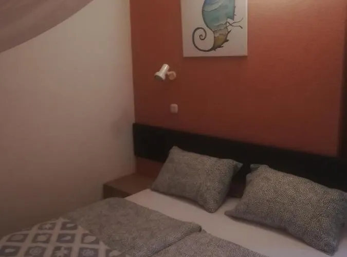 Edward Apartment *