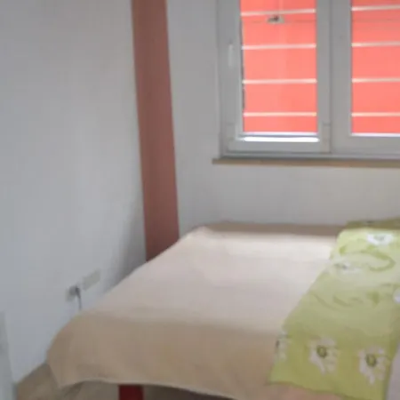 Edward Apartment *