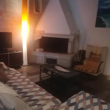 Edward Apartment *