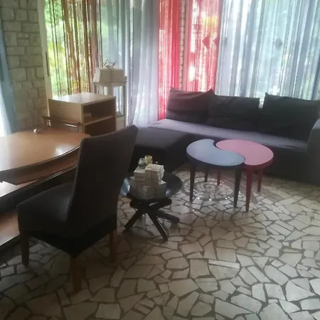 Edward Apartment